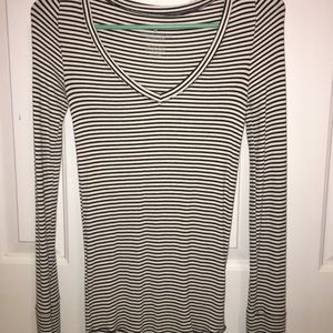 American Eagle striped v-neck